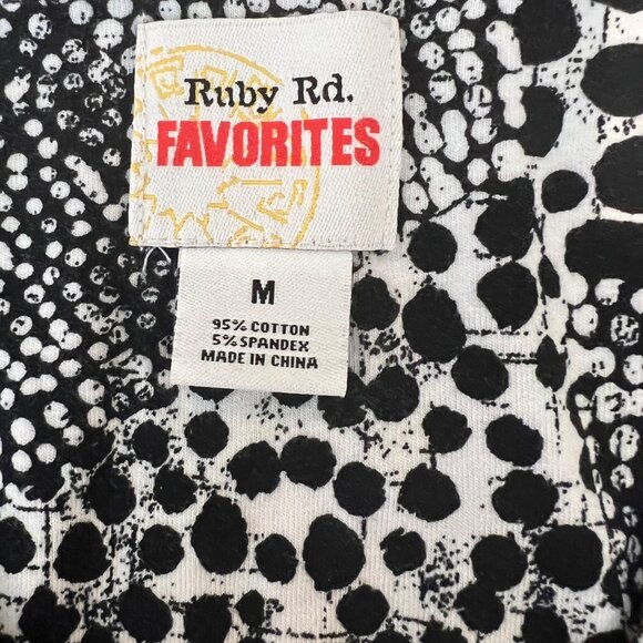 Ruby Rd. FAVORITES Shirt M Black White Abstract V Neck Pullover Top Size Medium - Picture 7 of 7